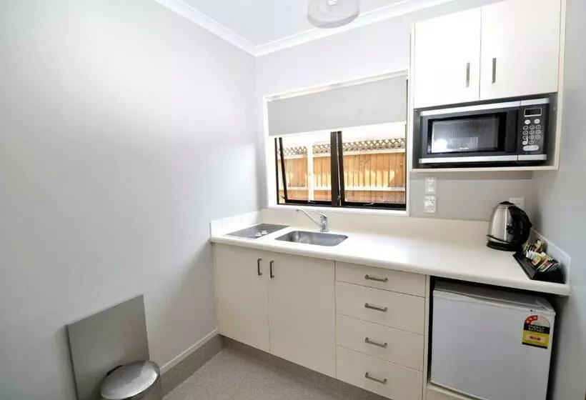 エクゼクティブワンルーム, Knightsbridge Court Motor Lodge
