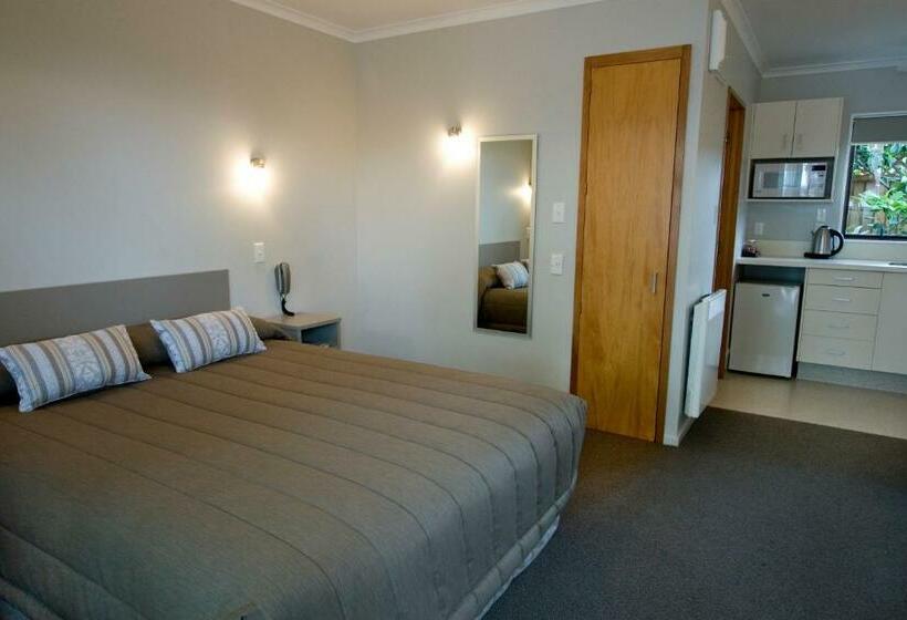 이그제큐티브 스튜디오, Knightsbridge Court Motor Lodge