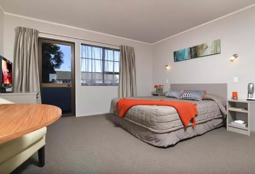 エクゼクティブワンルーム, Knightsbridge Court Motor Lodge
