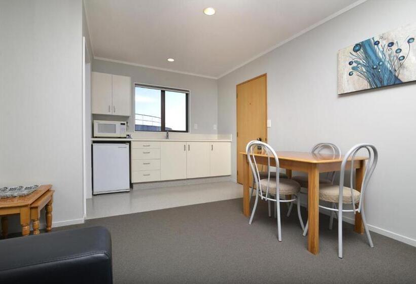 스위트, Knightsbridge Court Motor Lodge
