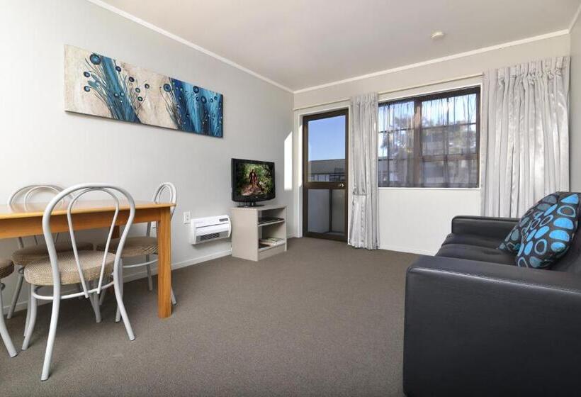 جناح, Knightsbridge Court Motor Lodge