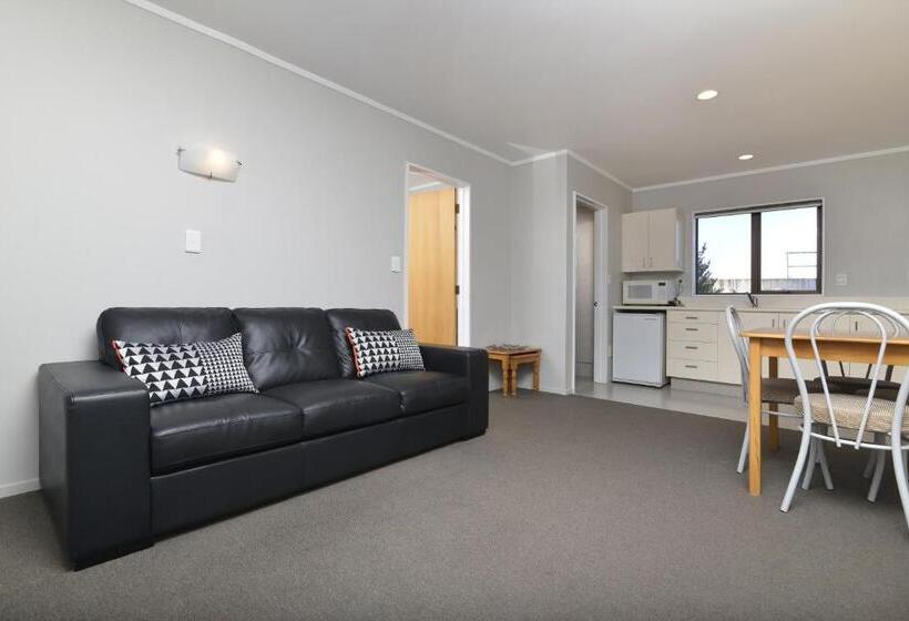 جناح, Knightsbridge Court Motor Lodge