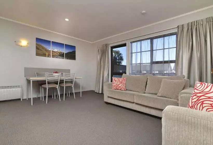 ２ベッドルーム家族用アパートメント, Knightsbridge Court Motor Lodge