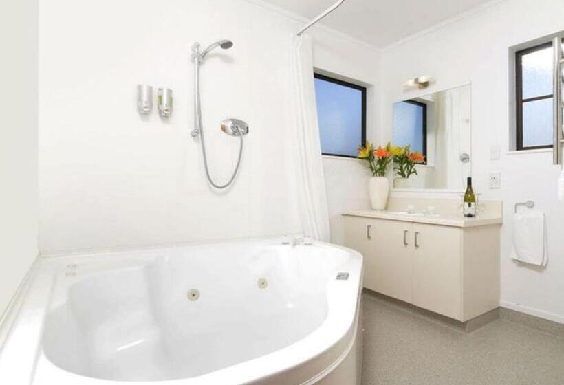 جناح مزود بجاكوزى, Knightsbridge Court Motor Lodge