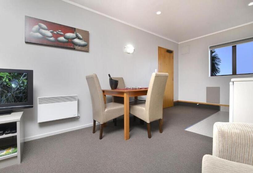 جناح مزود بجاكوزى, Knightsbridge Court Motor Lodge