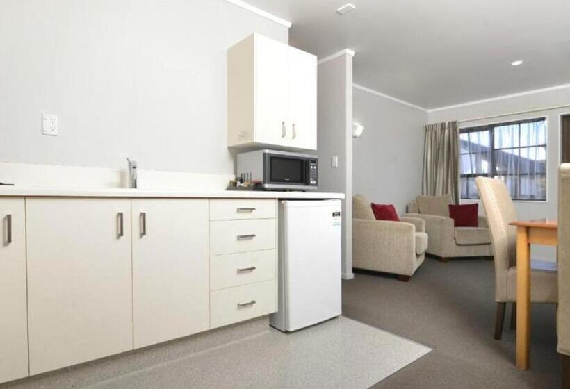 جناح مزود بجاكوزى, Knightsbridge Court Motor Lodge