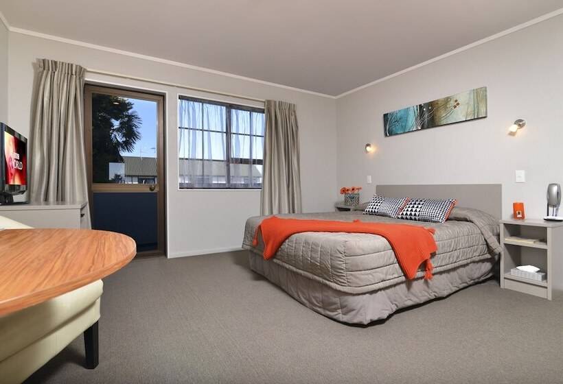 إستوديو قياسى, Knightsbridge Court Motor Lodge