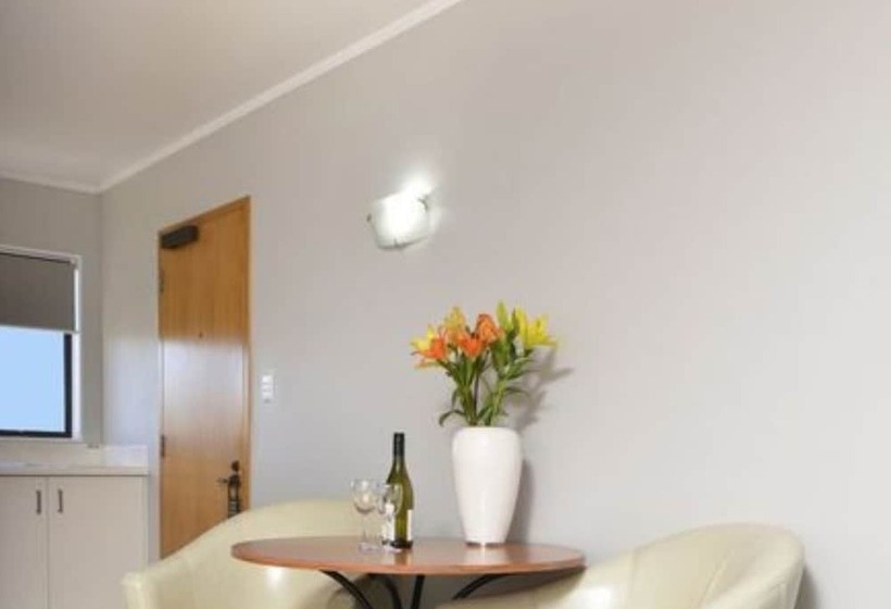 إستوديو قياسى, Knightsbridge Court Motor Lodge