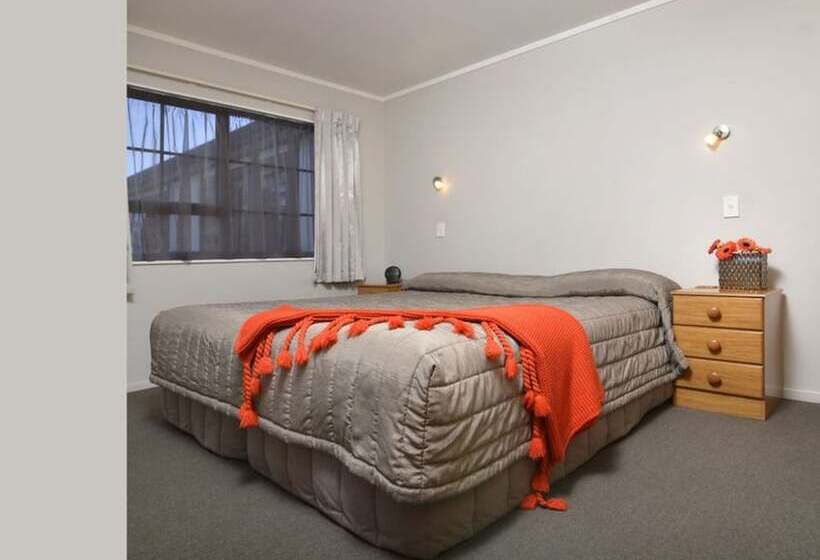 스위트, Knightsbridge Court Motor Lodge