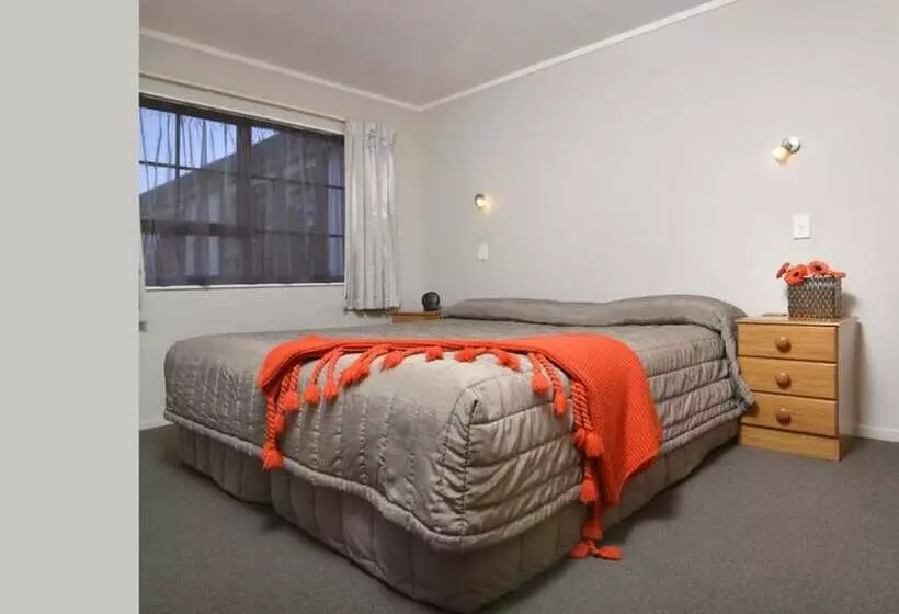 スイート, Knightsbridge Court Motor Lodge