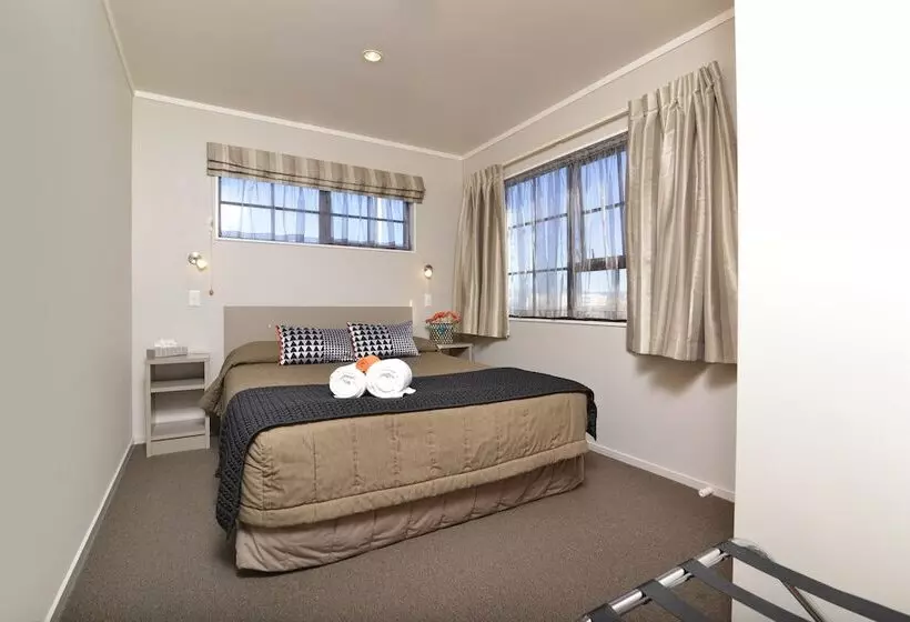 スイート, Knightsbridge Court Motor Lodge