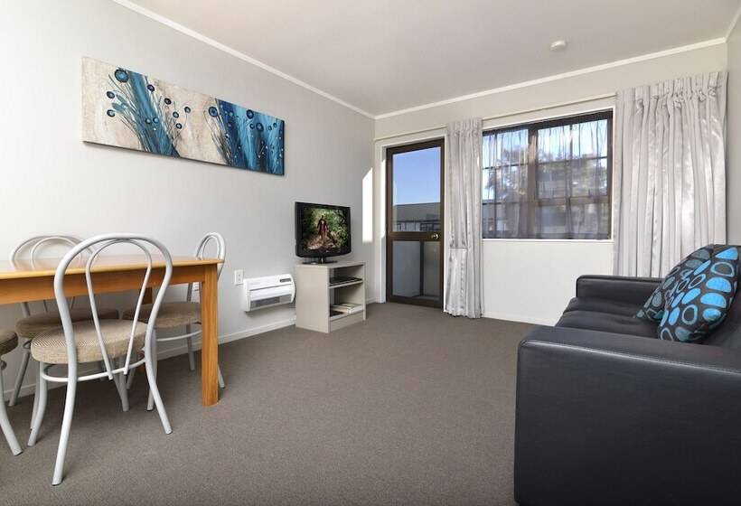 جناح, Knightsbridge Court Motor Lodge