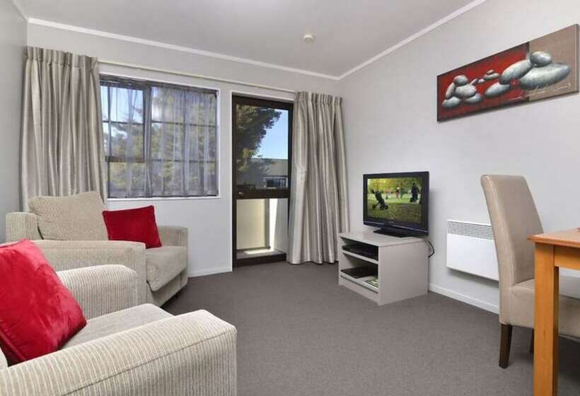 جناح مزود بجاكوزى, Knightsbridge Court Motor Lodge