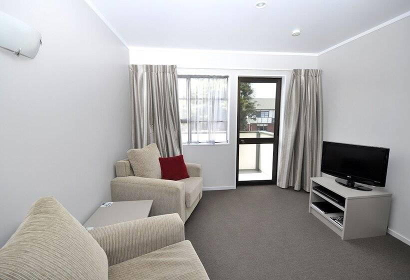 جناح مزود بجاكوزى, Knightsbridge Court Motor Lodge