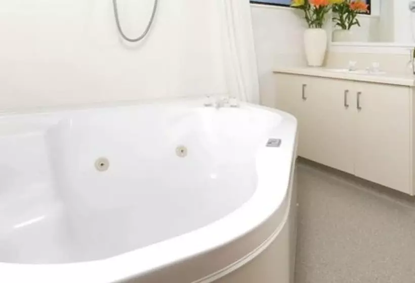 ハイドロマッサージバス付きスイート, Knightsbridge Court Motor Lodge
