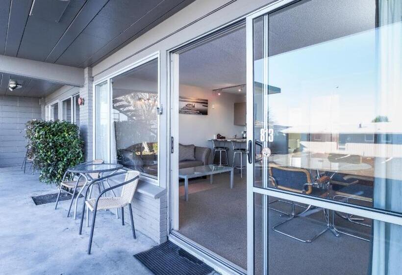 패밀리 스위트, Twin Peaks Lakeside Inn