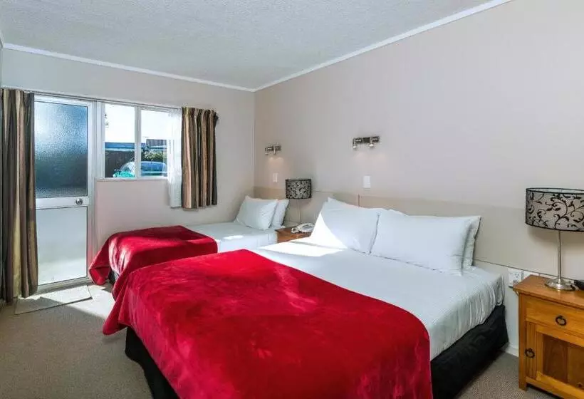 سوییت خانوادگی, Twin Peaks Lakeside Inn