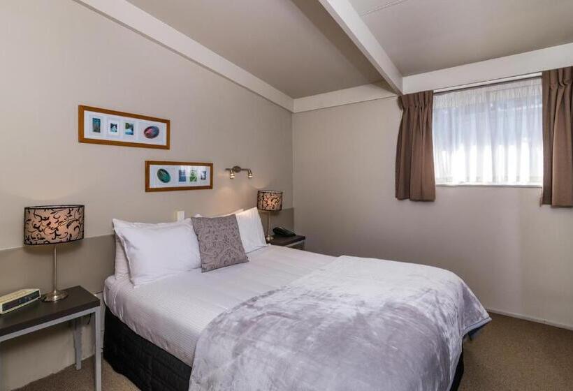 패밀리 스위트, Twin Peaks Lakeside Inn