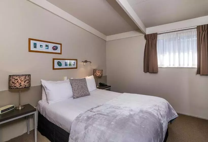 سوییت خانوادگی, Twin Peaks Lakeside Inn