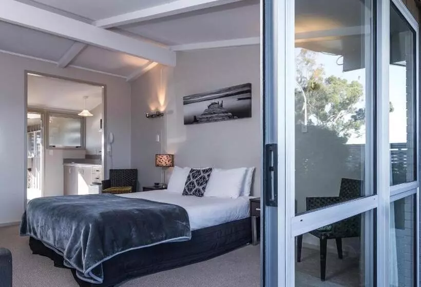 استودیو استاندارد با تخت کینگ, Twin Peaks Lakeside Inn