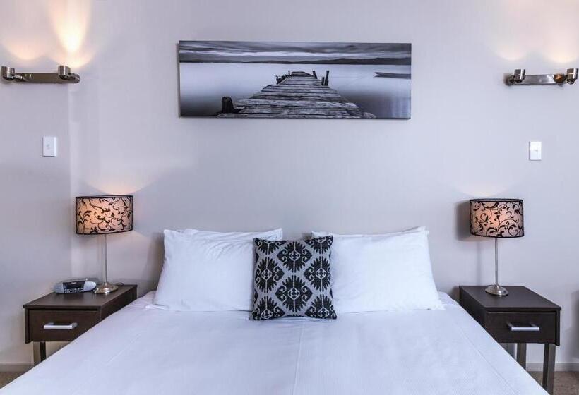 스탠다드 스튜디오 킹침대, Twin Peaks Lakeside Inn