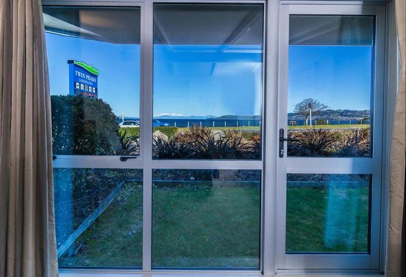 스탠다드 스튜디오 킹침대, Twin Peaks Lakeside Inn