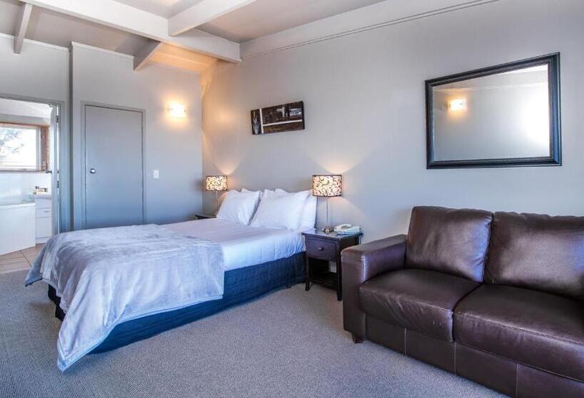 스탠다드 스튜디오, Twin Peaks Lakeside Inn