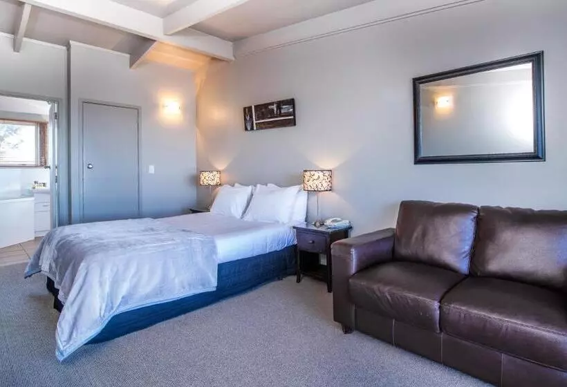 استودیوی استاندارد, Twin Peaks Lakeside Inn
