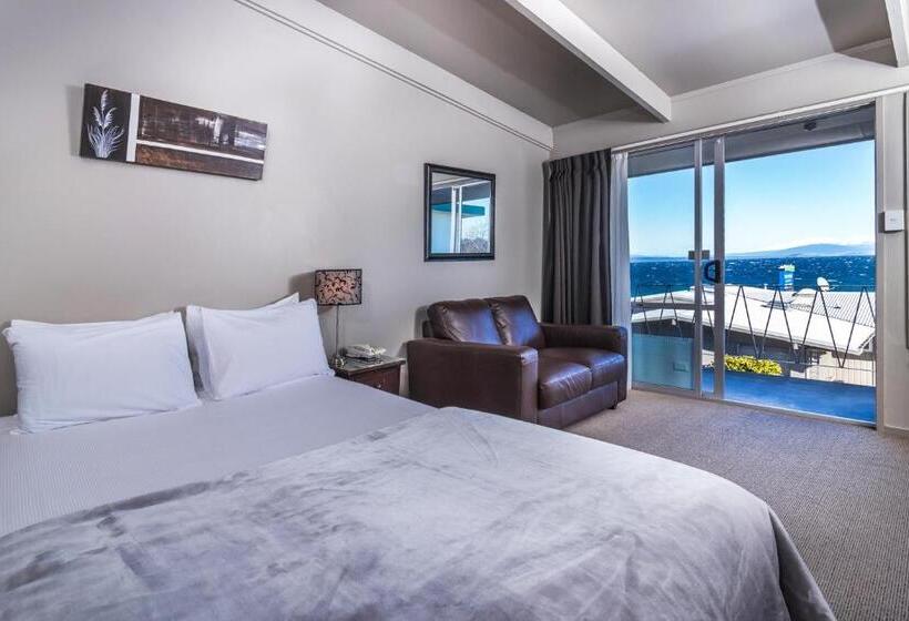 스탠다드 스튜디오, Twin Peaks Lakeside Inn