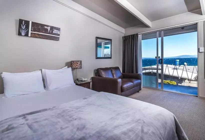استودیوی استاندارد, Twin Peaks Lakeside Inn