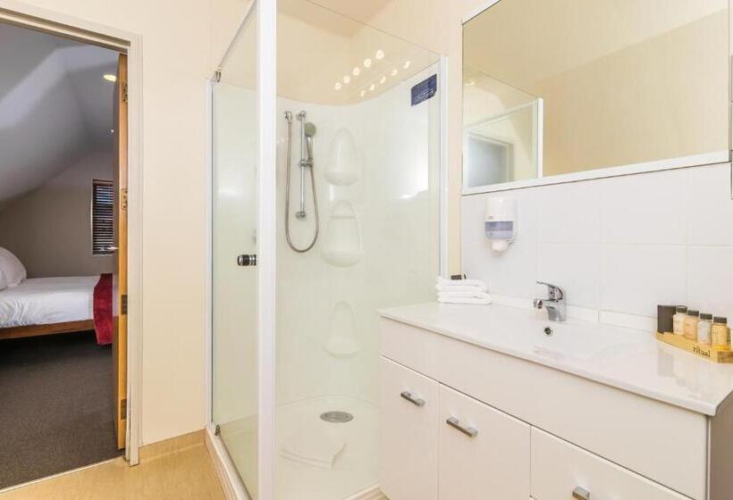 스탠다드 스튜디오, Twin Peaks Lakeside Inn