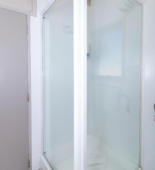 스탠다드 스튜디오, Twin Peaks Lakeside Inn