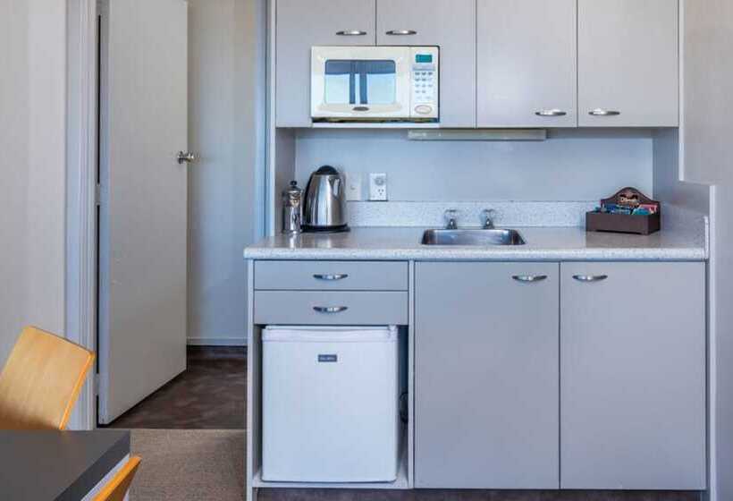 스탠다드 스튜디오, Twin Peaks Lakeside Inn