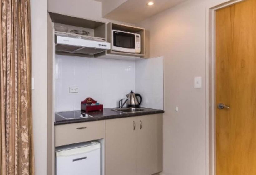 스탠다드 스튜디오, Twin Peaks Lakeside Inn