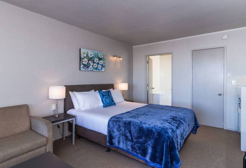 스탠다드 스튜디오, Twin Peaks Lakeside Inn