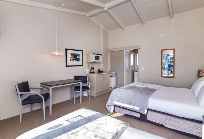 إستوديو قياسى, Twin Peaks Lakeside Inn