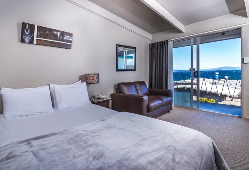 스탠다드 스튜디오, Twin Peaks Lakeside Inn