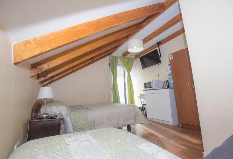 스탠다드 트리플 룸, Hostal Ravello