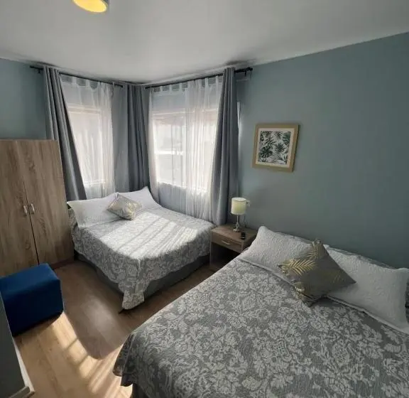 スタンダード４人部屋, Hostal Ravello