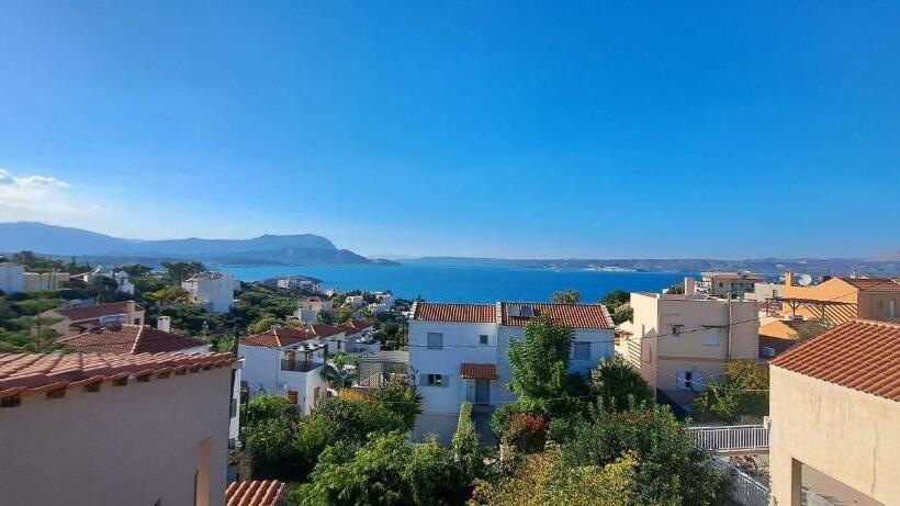 اتاق استاندارد سه نفره, Bicorna Chania