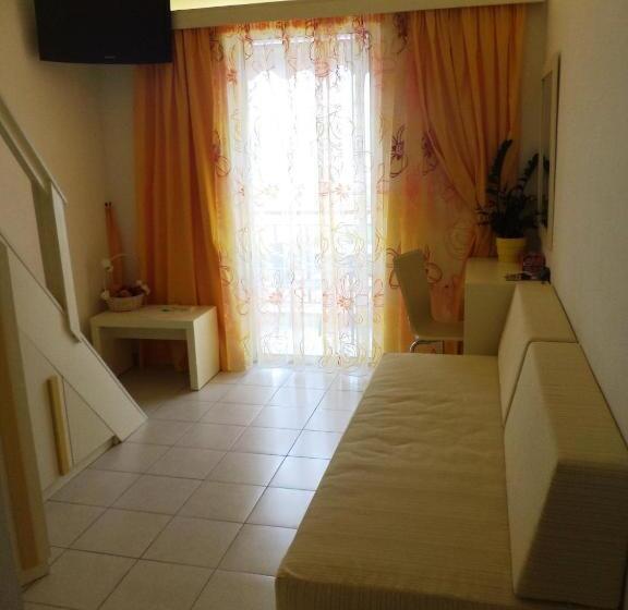 اتاق استاندارد سه نفره, Bicorna Chania