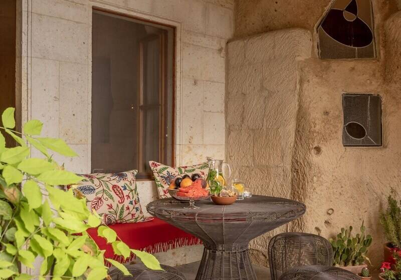 اتاق استاندارد, Serinn House