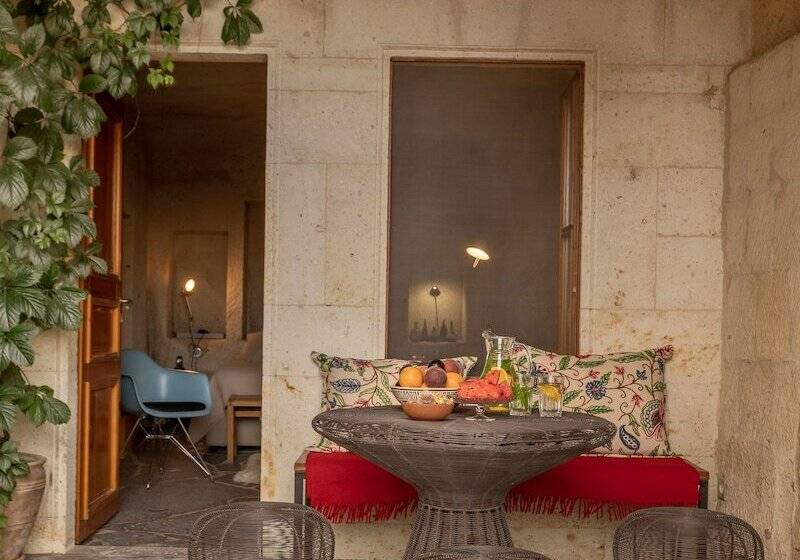 اتاق استاندارد, Serinn House