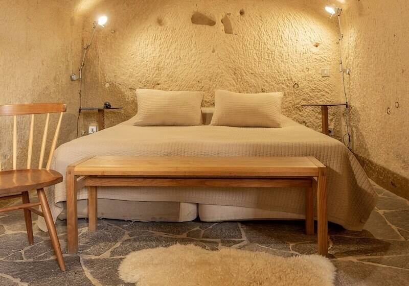 اتاق استاندارد, Serinn House