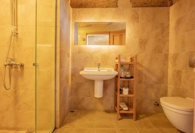 اتاق لوکس, Serinn House