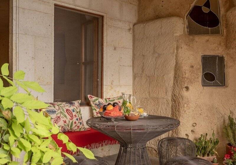 Номер Стандарт, Serinn House