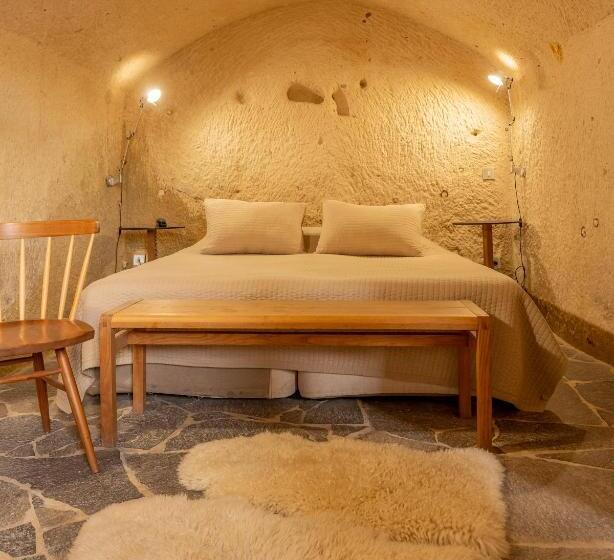 اتاق استاندارد, Serinn House