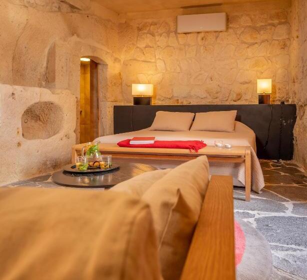 اتاق لوکس, Serinn House