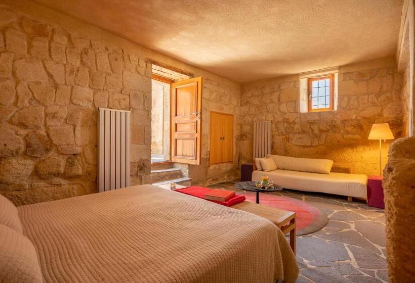 اتاق لوکس, Serinn House