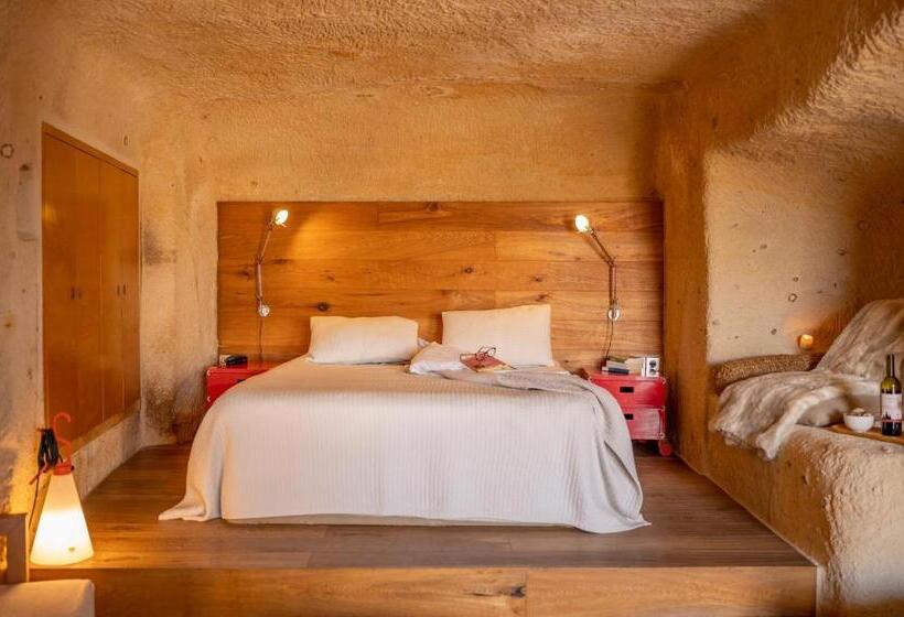 اتاق لوکس, Serinn House